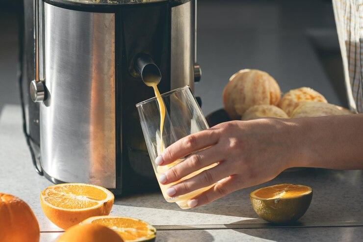 Descubra as vantagens de ter uma máquina de suco de laranja automática em sua cozinha